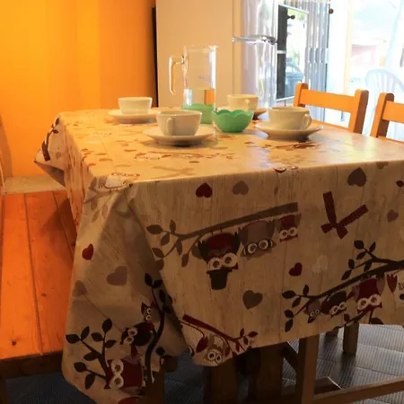 Apartmán Colorful With Shared Pool And Garden