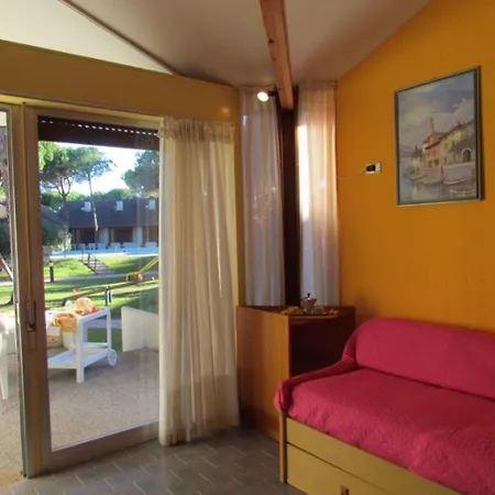 Colorful With Patio Appartement Bibione