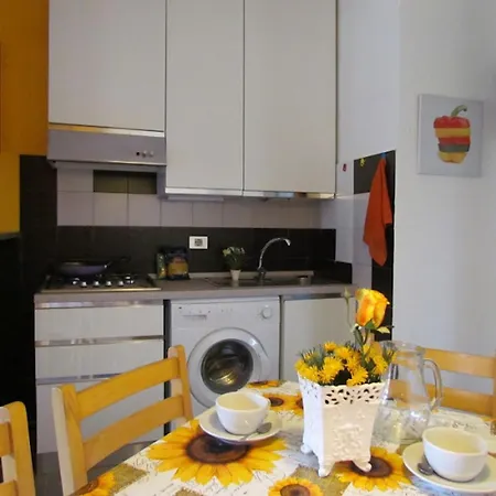 Daire Colorful With Patio *