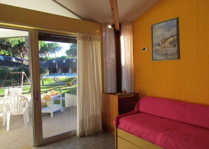 Colorful With Patio Appartamento Bibione